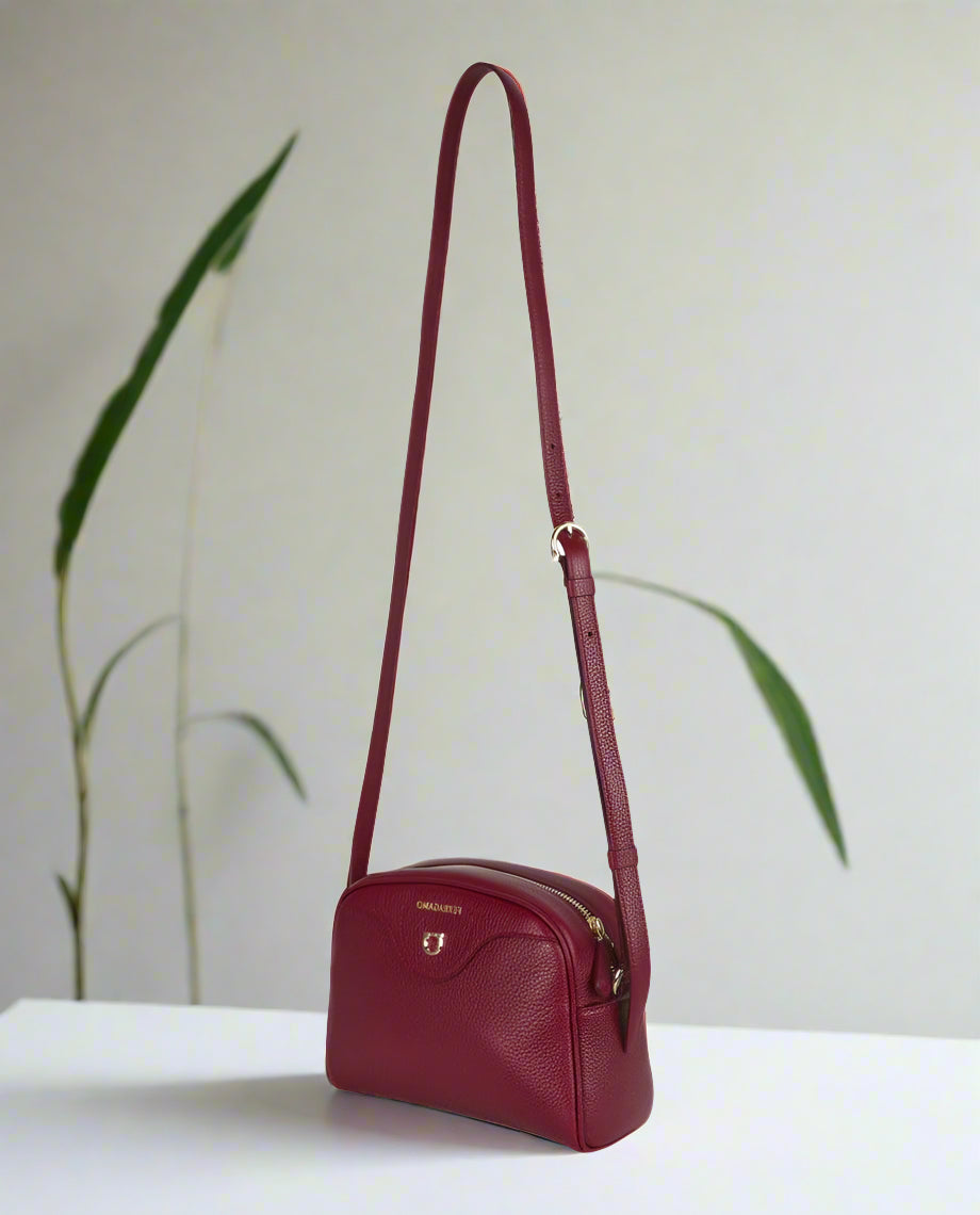 Elegant Pebbled Leather Travel Camera Crossbody Bag – Red