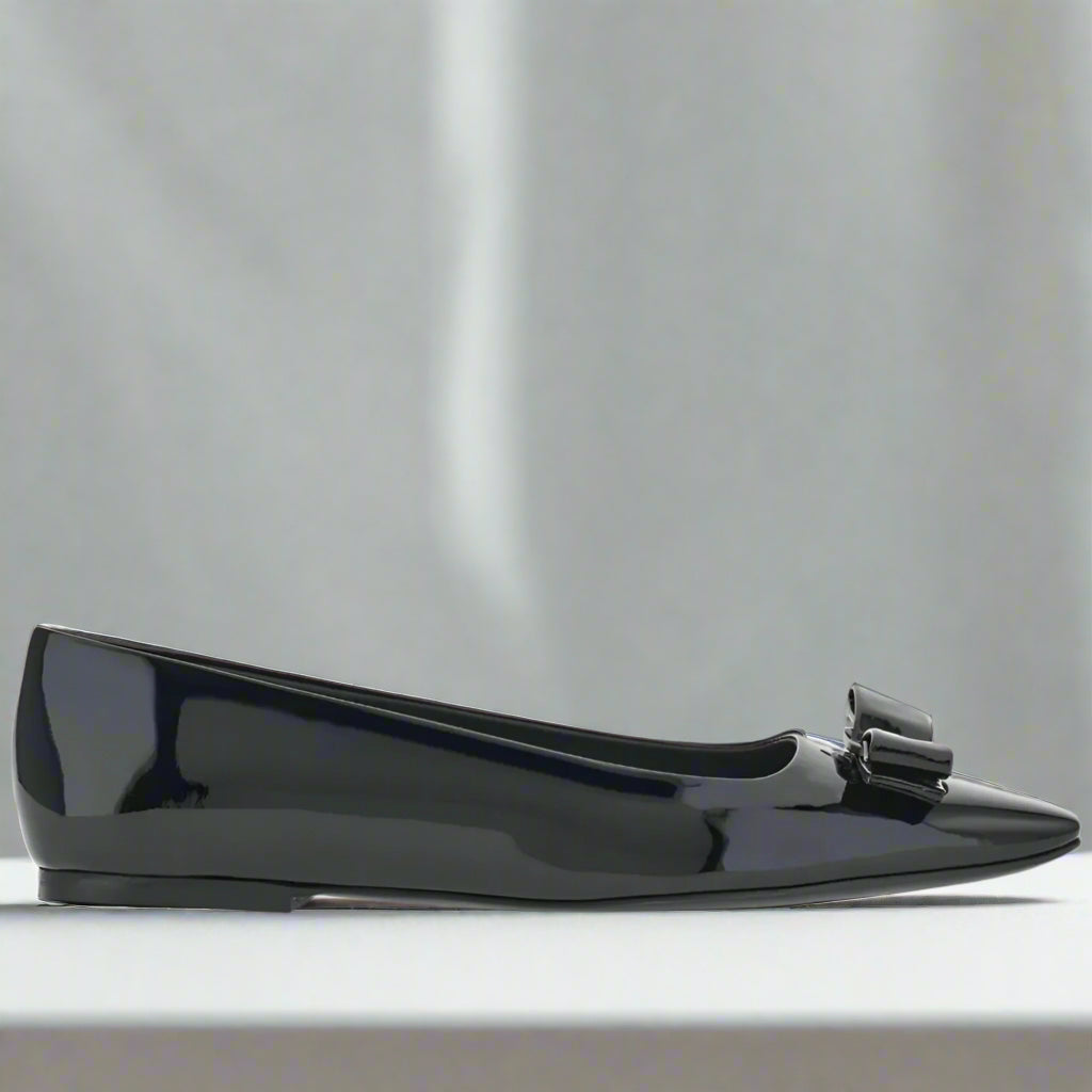 Ferragamo Vara Bow Ballerina Flats – Black Patent Goatskin Leather