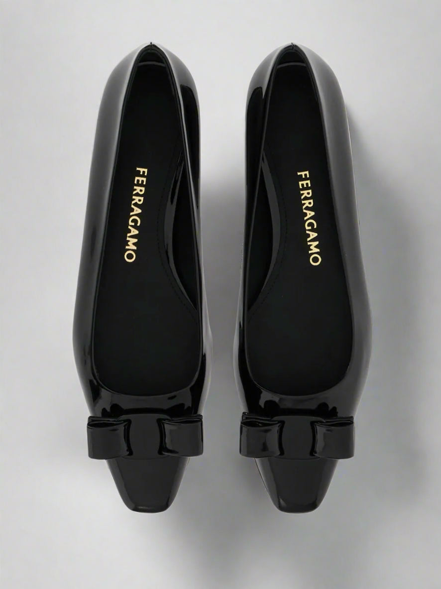 Ferragamo Vara Bow Ballerina Flats – Black Patent Goatskin Leather